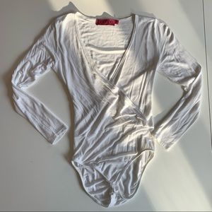 2 for 10$ White wrap bodysuit size 2
